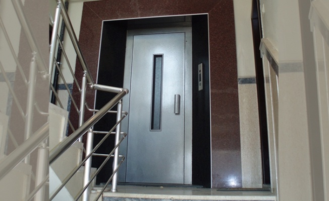 Konya'da asansöre itilen Genç