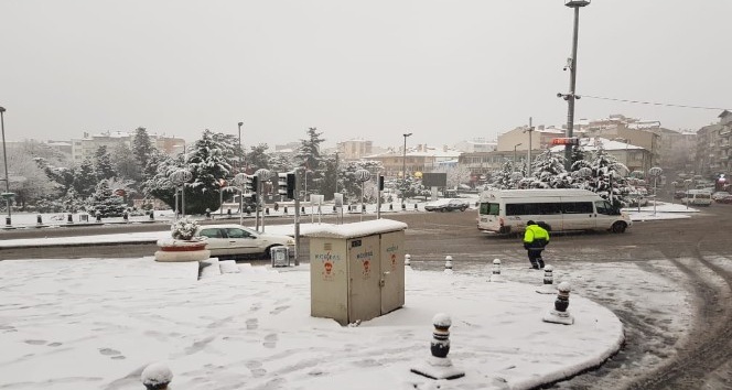 Kayseri’de Öğrenci Servisi Karda Kayıp Yan Yattı