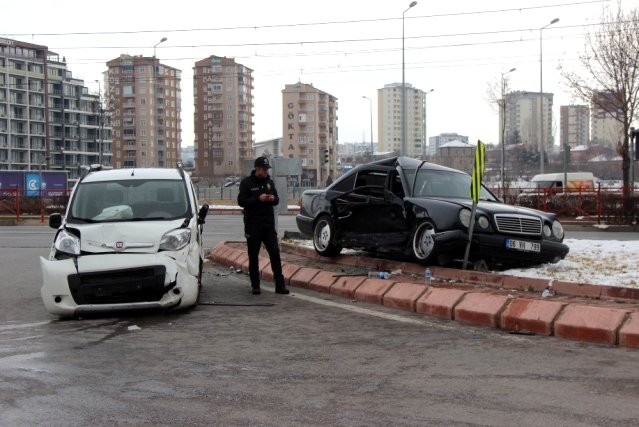 Kayseri Sivas Cad Trafik Kazası 9 Yaralı Var