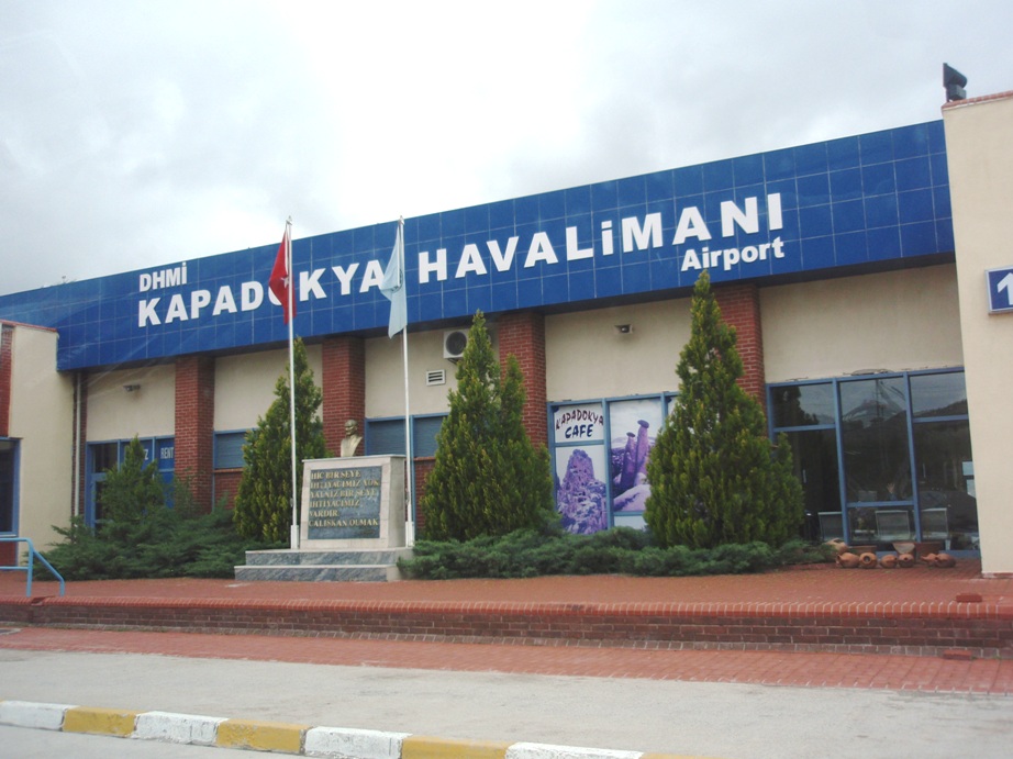 Nevşehir Kapadokya Havaalanında sabah