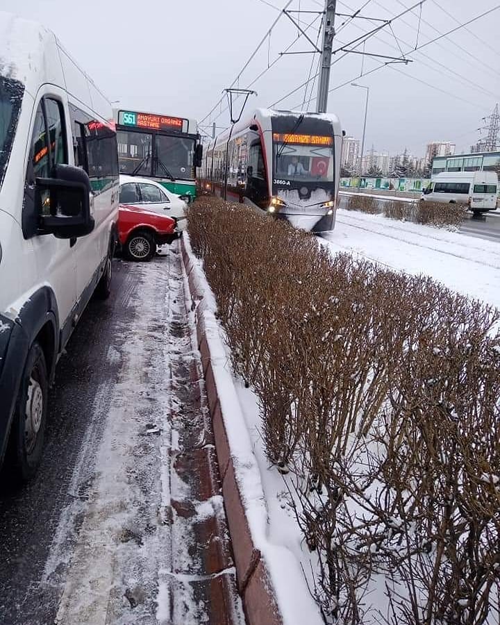 Kayseri’de Kar Yağışı Kazalara Sebep Oldu
