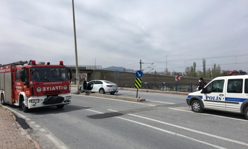 Kayseri’de Kaza Yapan Sürücü Arabasını Bırakıp Kaçtı