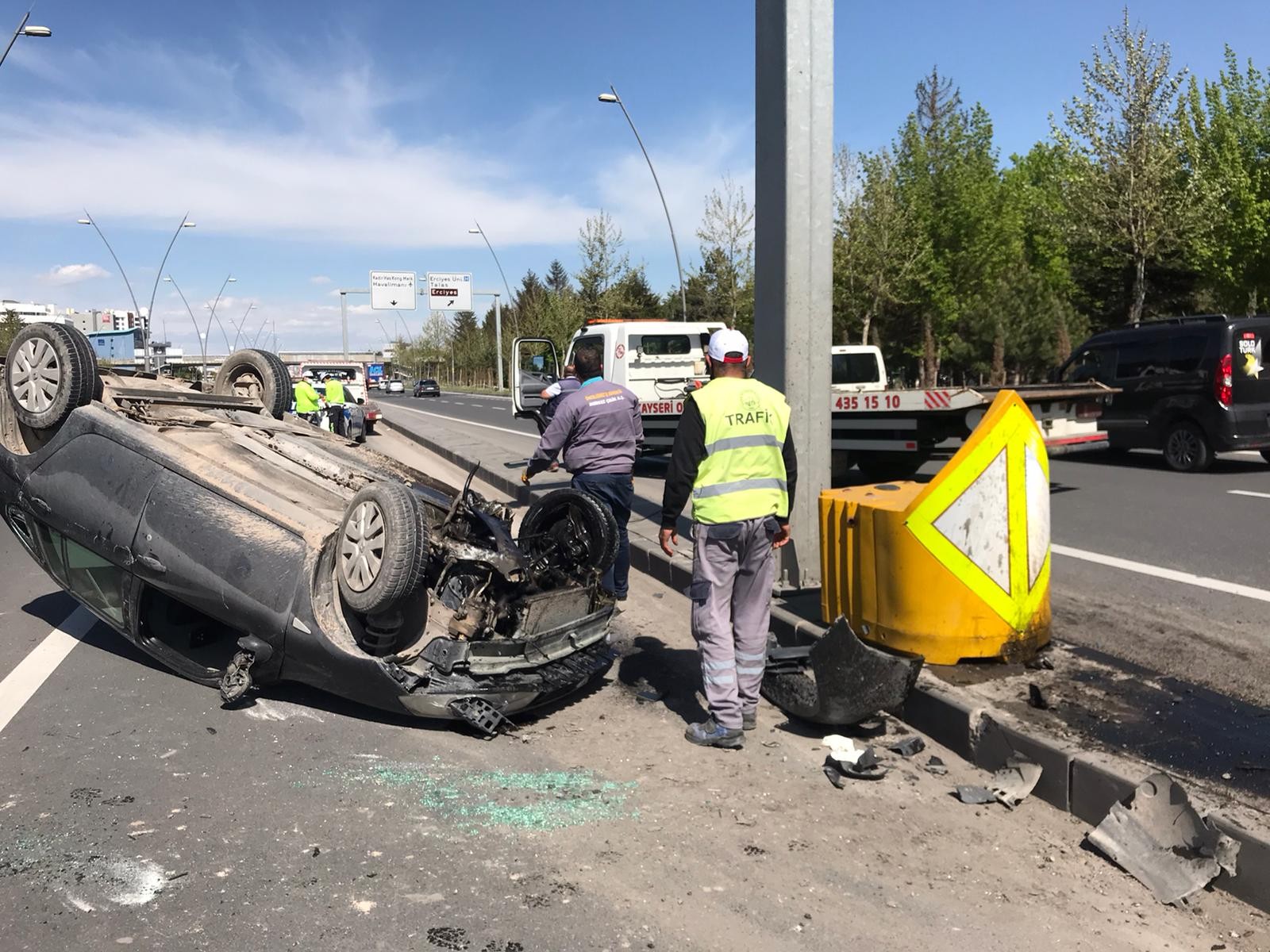 Kayseri’de Refüje Çarpan Araçta 3 Kişi Yaralandı