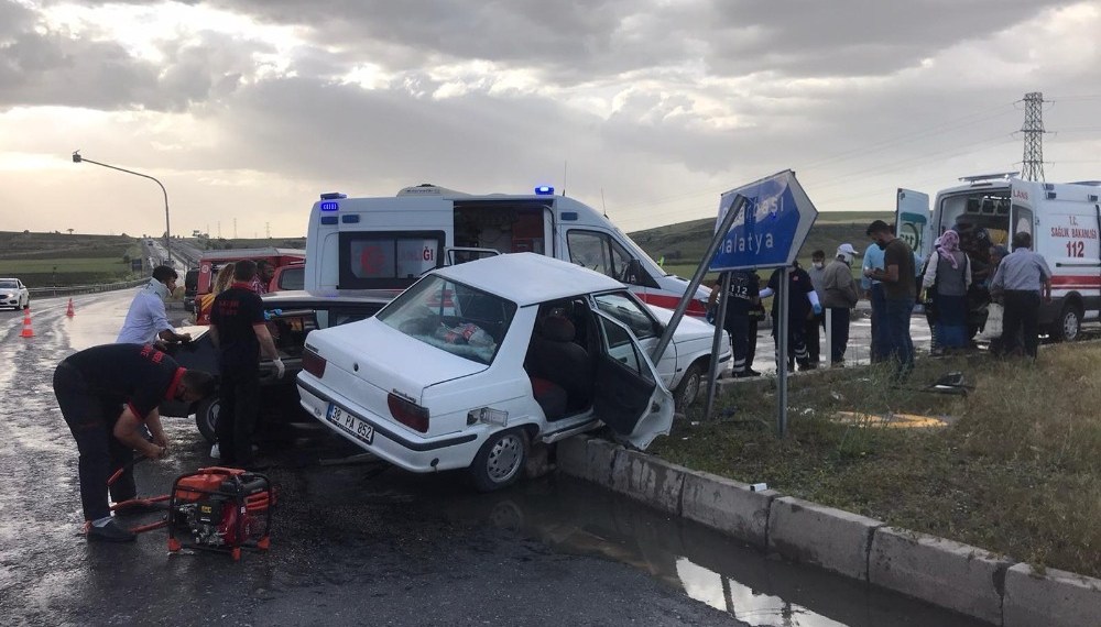 Kayseri’de Trafik Kazasında 8 Kişi Yaralandı
