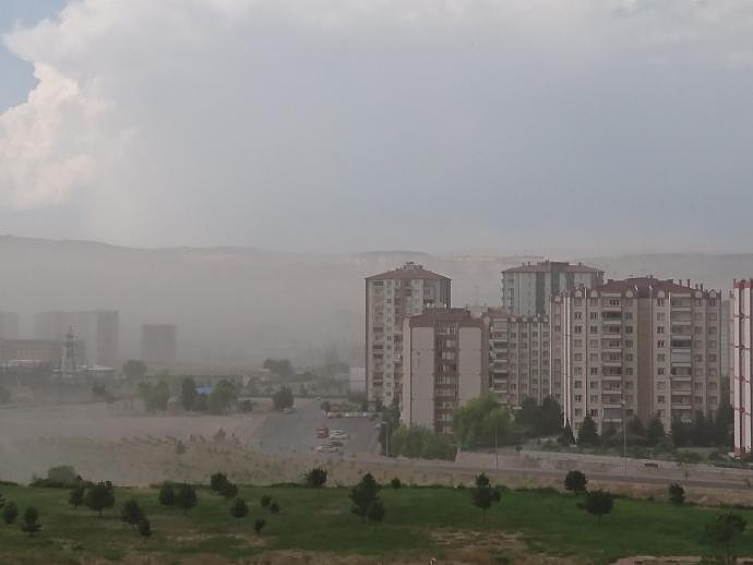 Kayseri'de rüzgarlı havanın ardından