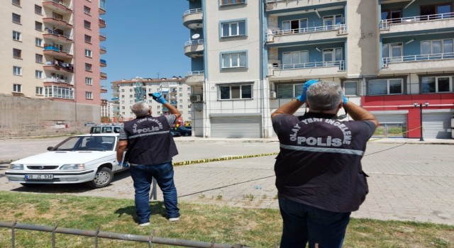 Kayseri'de 7.Kattan Atlayan Genç Kız intihar Etti