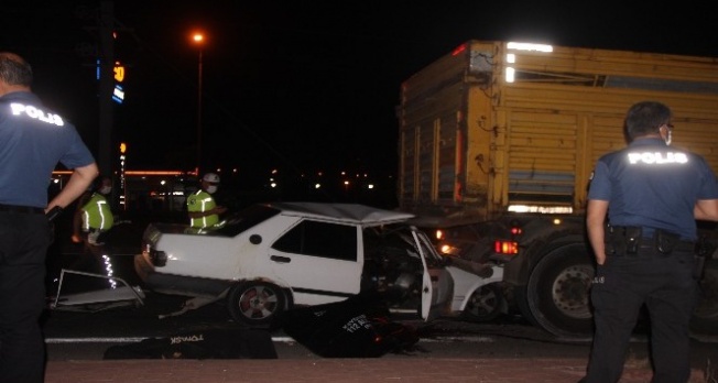 Kayseri Sivas Bulvarında Trafik Kazası 1 Ölü 1 Ağır Yaralı