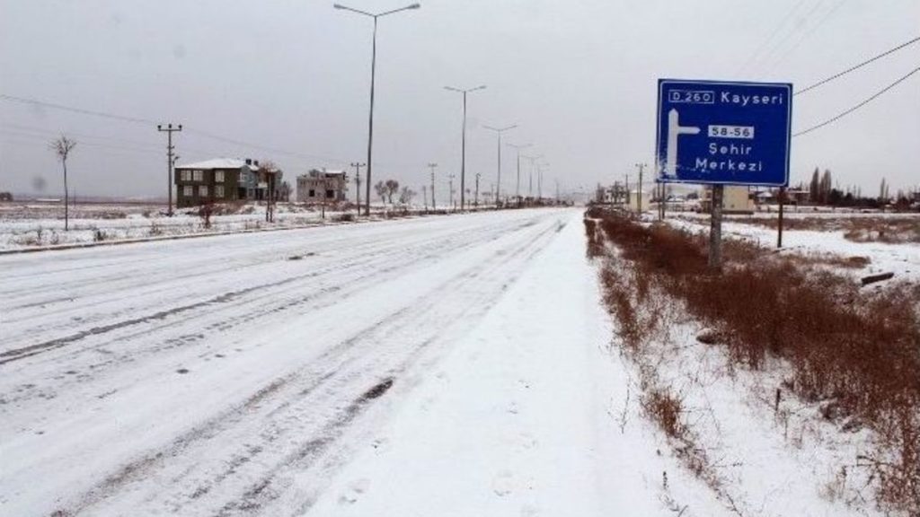 Kayseri'ye Beklenen Kar Yağmaya Başladı
