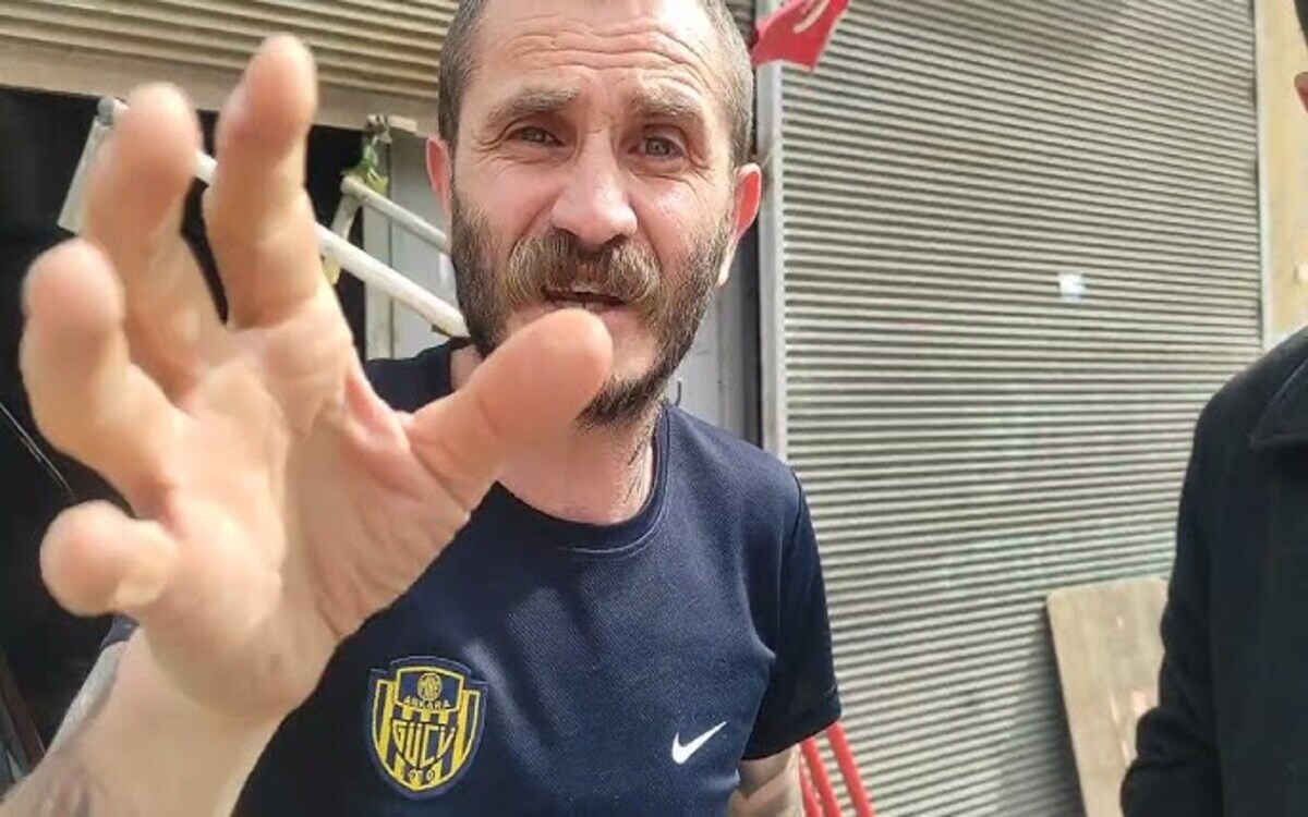 Benekli Ayhan Kimdir ?