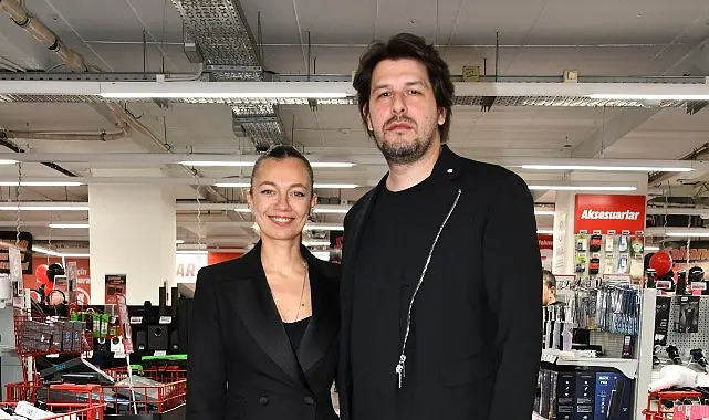 ceyda-kasabali-ve-firat-albayram-mediamarktin-geleneksel-sahane-cuma-etkinligine-konuk-oldu.jpg