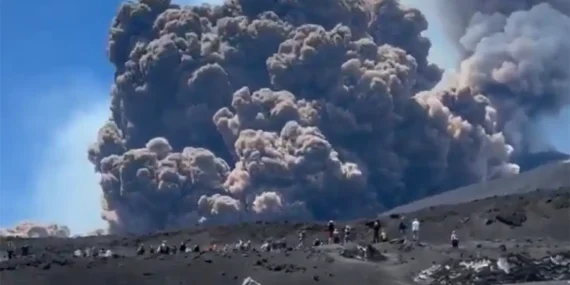 Etna Yanardağı Nerede?