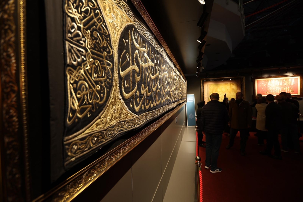 Kutsal-Emanetler-ve-Vakif-Eserleri-Sergisi2-1024x682 Kayseri'de 99 Kutsal Emanetler ve Vakıf Eserleri Sergisi açıldı